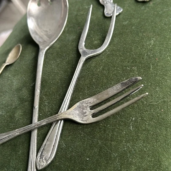 silver  plated flatware selection - Picture 5 of 8
